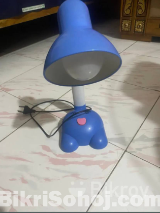 Non rechargeable table lamp